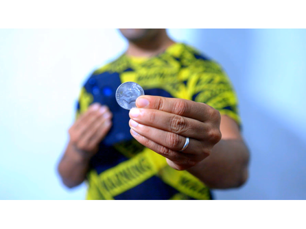 SUPER COIN 2.0 (Gimmicks and Online Instructions) by Mago Flash