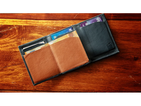 The Hi-Jak Wallet (Gimmick and Online Instructions) by Secret Tannery