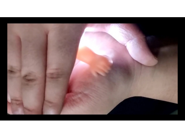 Portal Hand by Kelvin Chad and Bob Farmer (Gimmicks and Online Instructions)