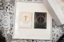 The Four Seasons White Boxset Playing Cards - Kartenbox – Image 2