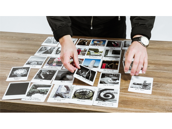 THE BIGGER PICTURE (Gimmicks and Online Instructions) by Radek Hoffman & Chris Jones