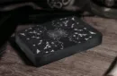 The Raven Black Dusk (Gilded) Playing Cards – Image 2