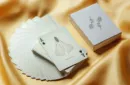 Innocence (Gold Foil Edition) Playing Cards – Bild 3